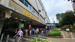 Lucky Plaza (D9), Retail #504178161